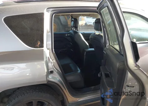 2015 Jeep Compass Altitude Edition z USA, uszkodzony, nr VIN 1C4NJCBA5FD210136